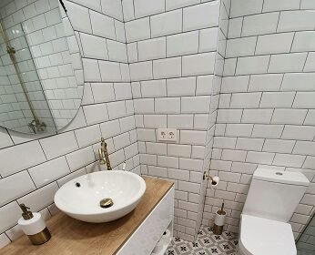 small bathroom challenges