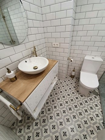 small bathroom challenges